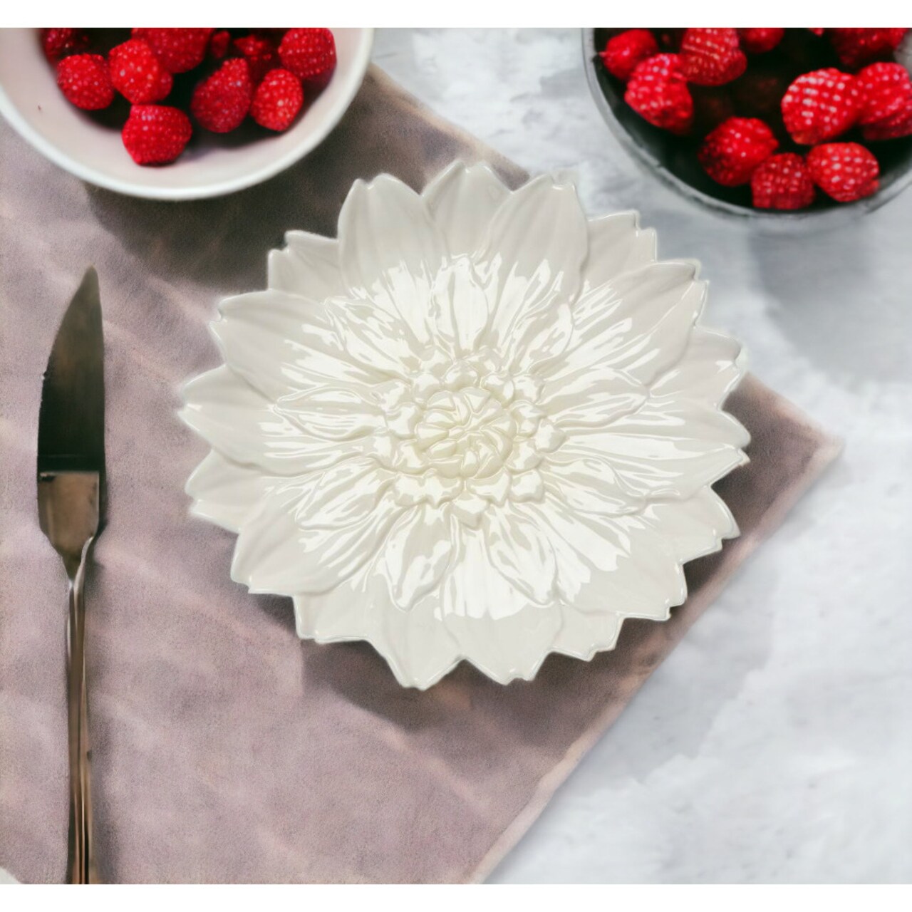Floral Fantasy - Set Of 2 White Daisy Flower Plates High Quality Ceramic Decor